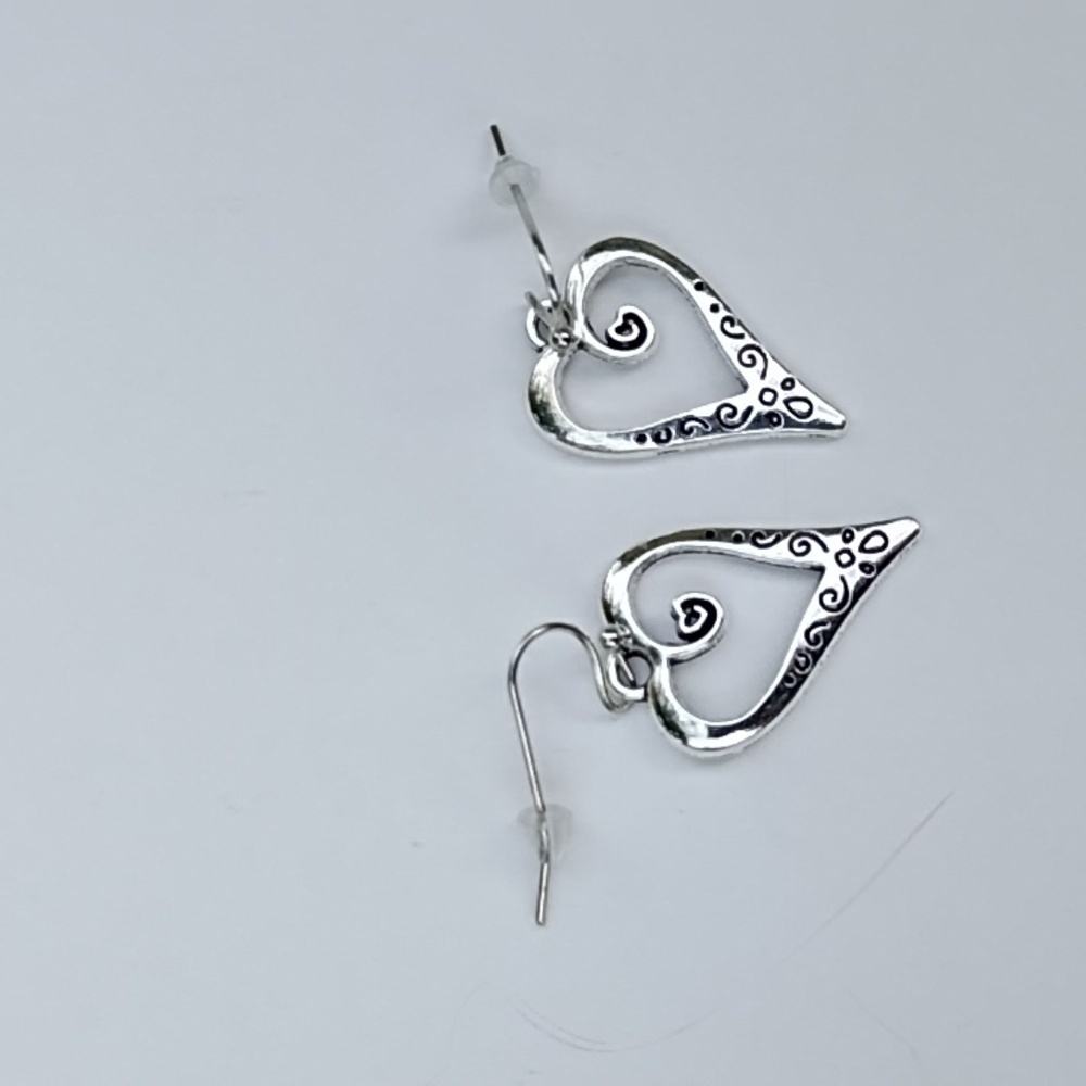 NWT Heart Earrings - Picture 4 of 6